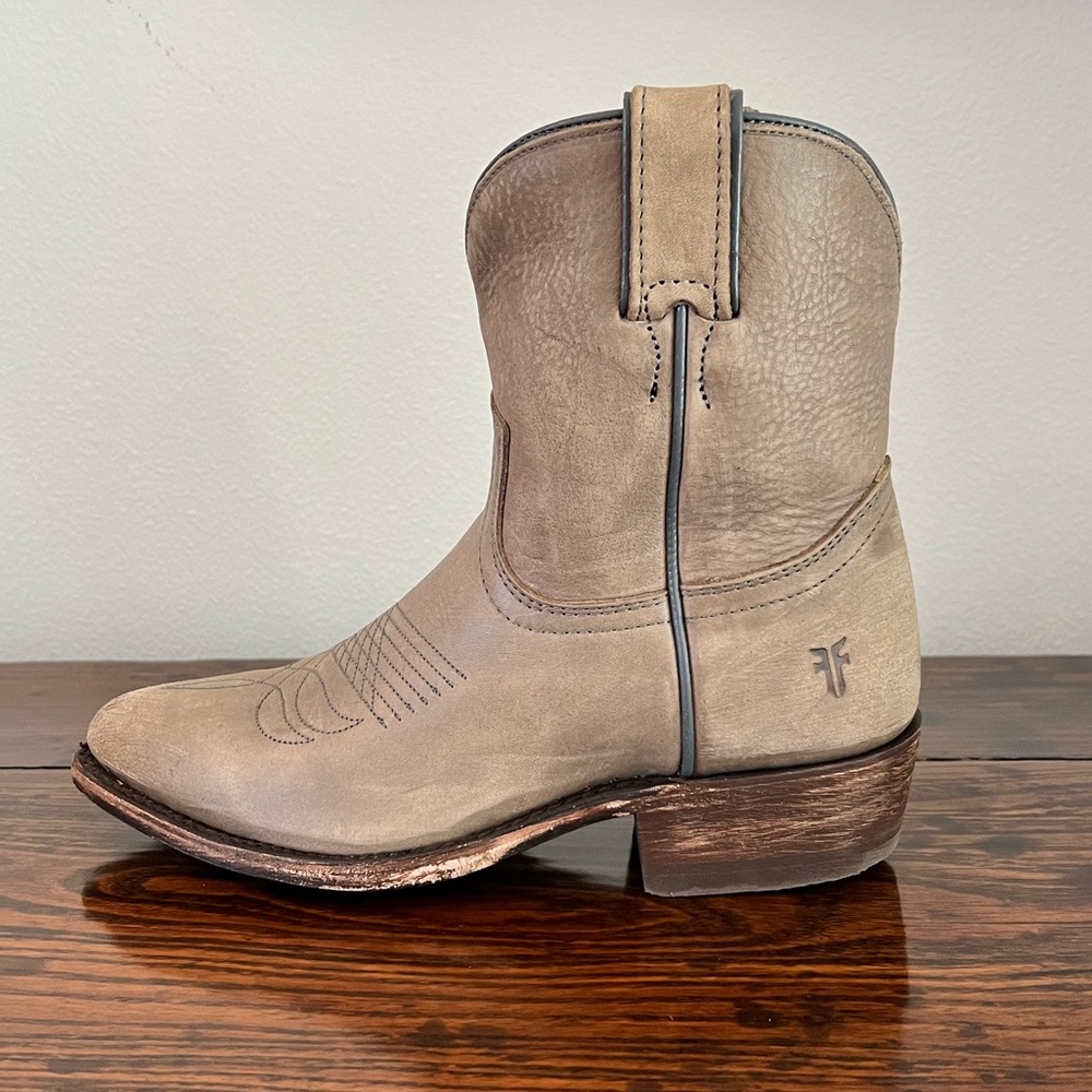 Frye Billy Short Boot - Picture 3 of 10
